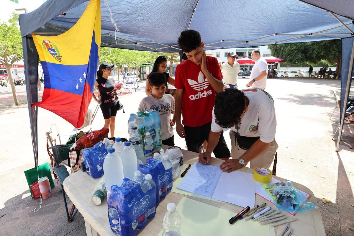 Galería: Recogida de donaciones en Ibiza para los damnificados por el terremoto en Venezuela