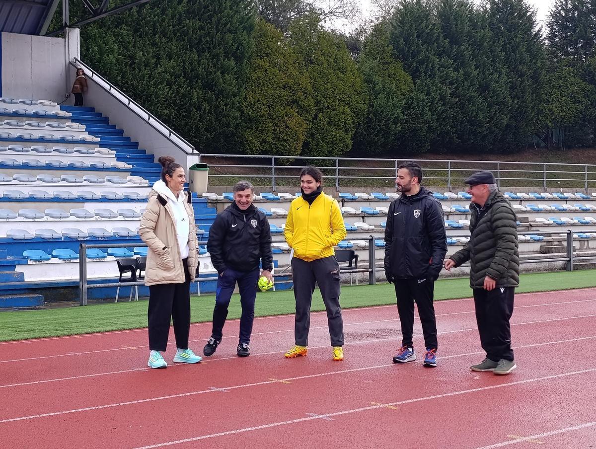 Montse Tomé comparte la Nochebuena con los niños del Atlético de Lugones