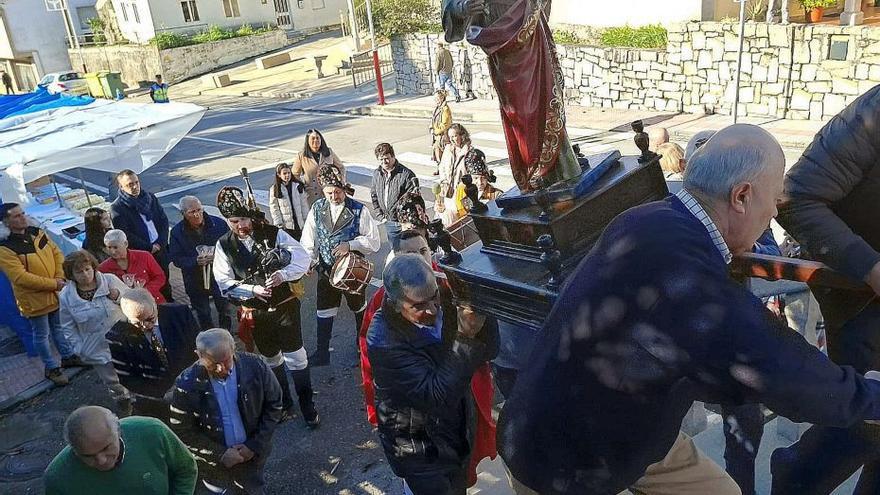 Dena cumple con Santa Lucía en su tradicional cita | TINO HERMIDA