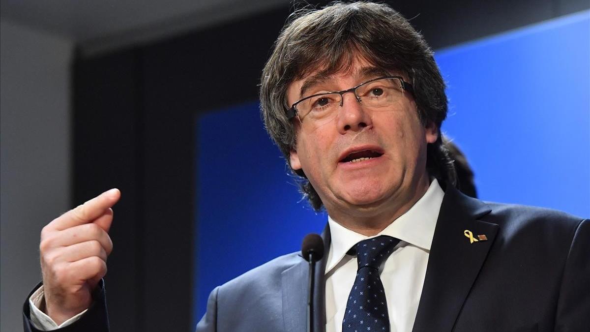 Carles Puigdemont durante la conferencia de prensa que ha ofrecido, este mediodía, en Bruselas.