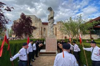 Vecinos de Portugal rinden homenaje al rey fundador de su país en la FRAH de Zamora