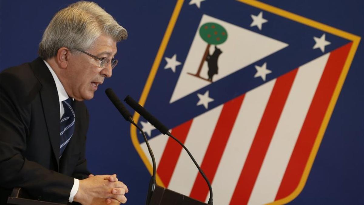 Enrique Cerezo, presidente de un Atlético indignado con la sanción