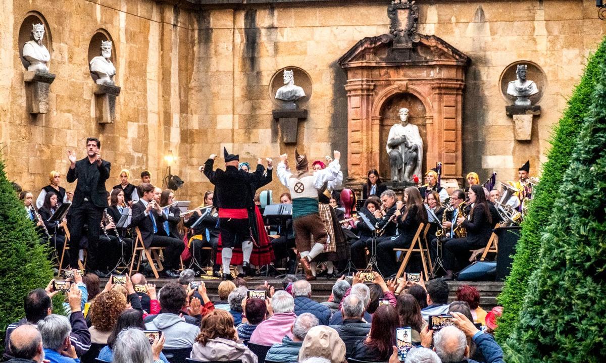 «No cambia nada», dice el deán, dando por sentado que la Iglesia seguirá gestionando el espacio aunque se reconozca la titularidad del Ayuntamiento.