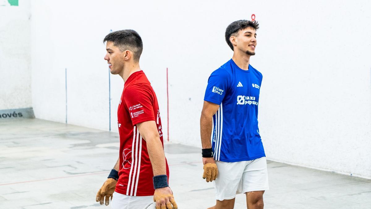 Els germans Terrades, en un moment de la disputada partida