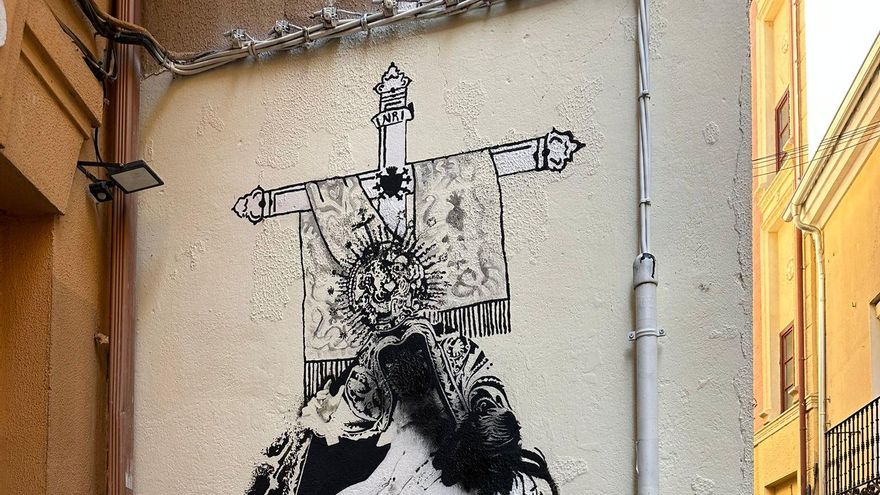 Los vándalos contra la Semana Santa: Nuestra Madre y el Cristo, pintarrajeados