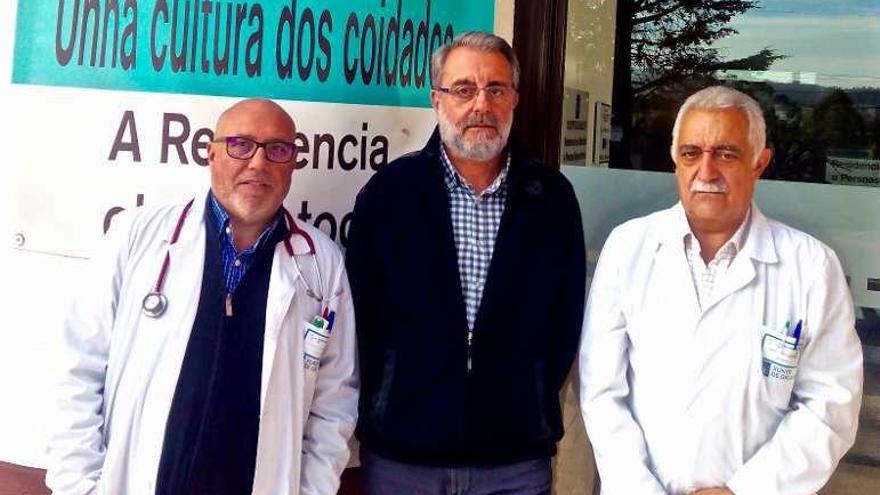 Los médicos vigueses Vázquez Piñeiro, López Vidal y Pérez Martín.