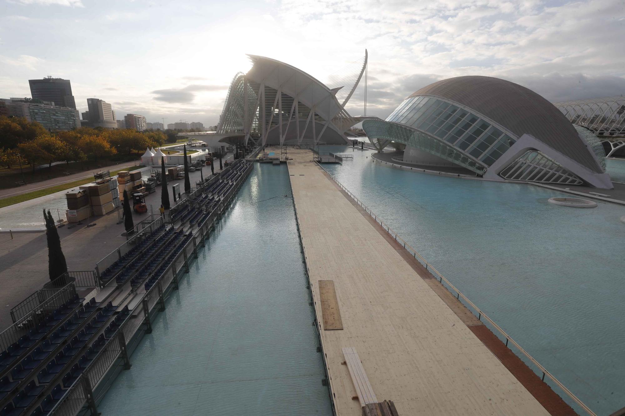 Montaje en la nueva ubicación de la meta de Maratón Valencia Trinidad Alfonso