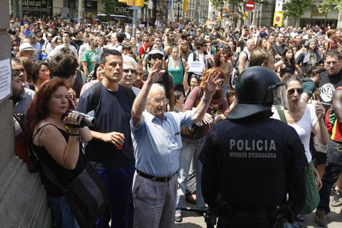 El desallotjament de la plaça de Catalunya, vist per Ricard Cugat.