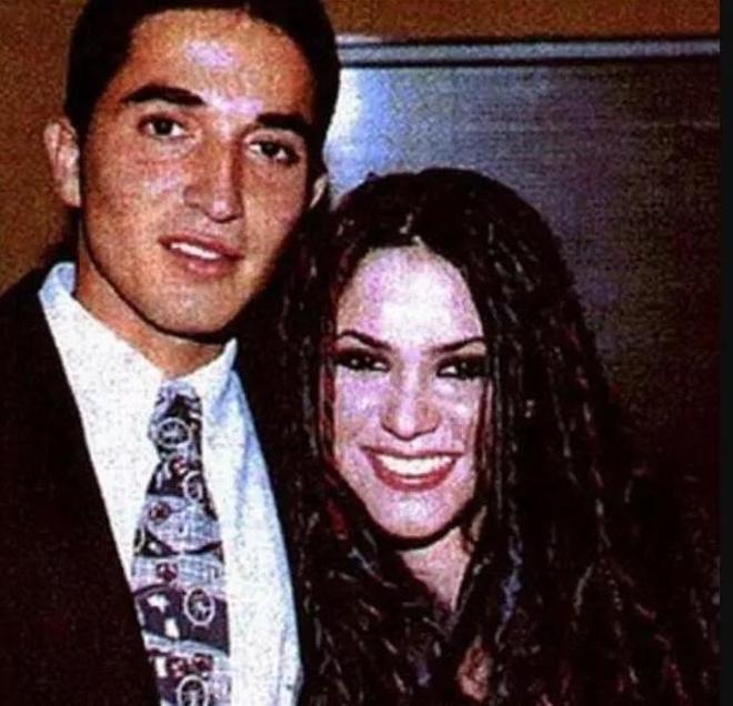 Shakira junto a Óscar Pardo, su primer amor de adolescente