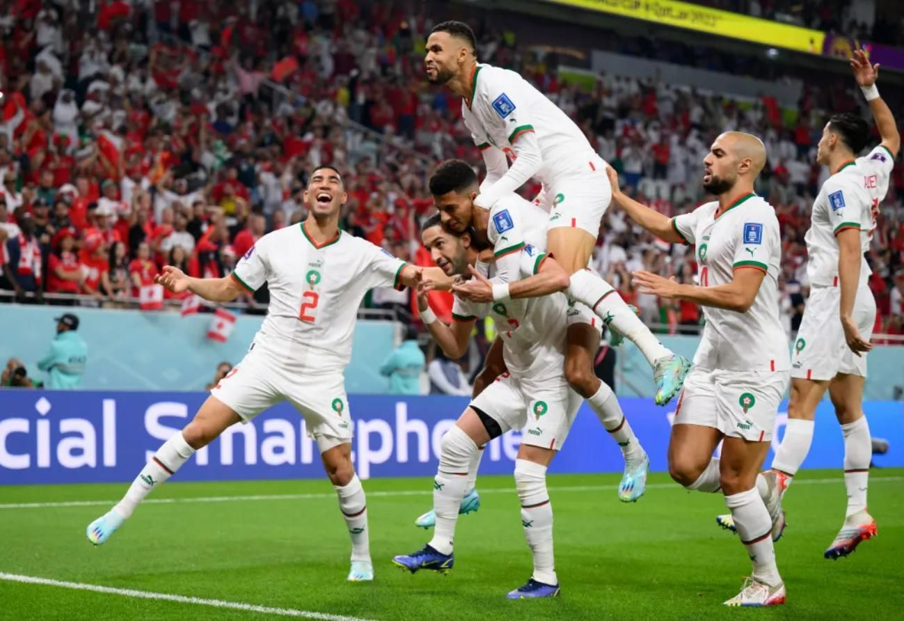 La selección de Marruecos celebra un gol ante Canadá.