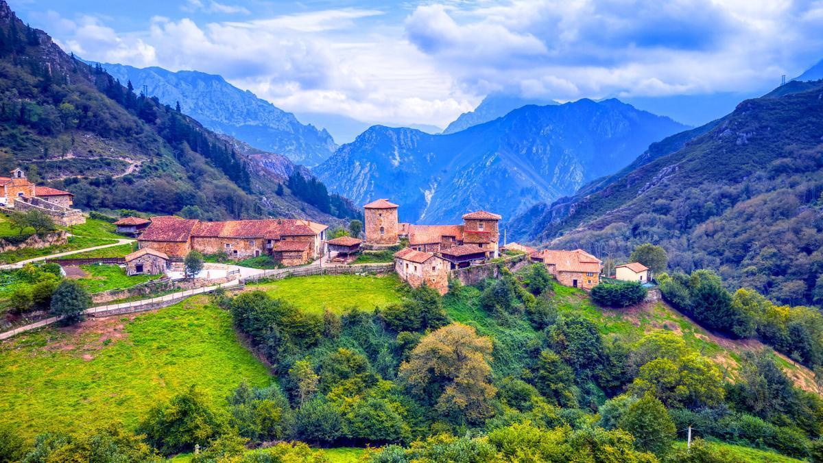 Es una de las aldeas más curiosas y bonitas de Asturias