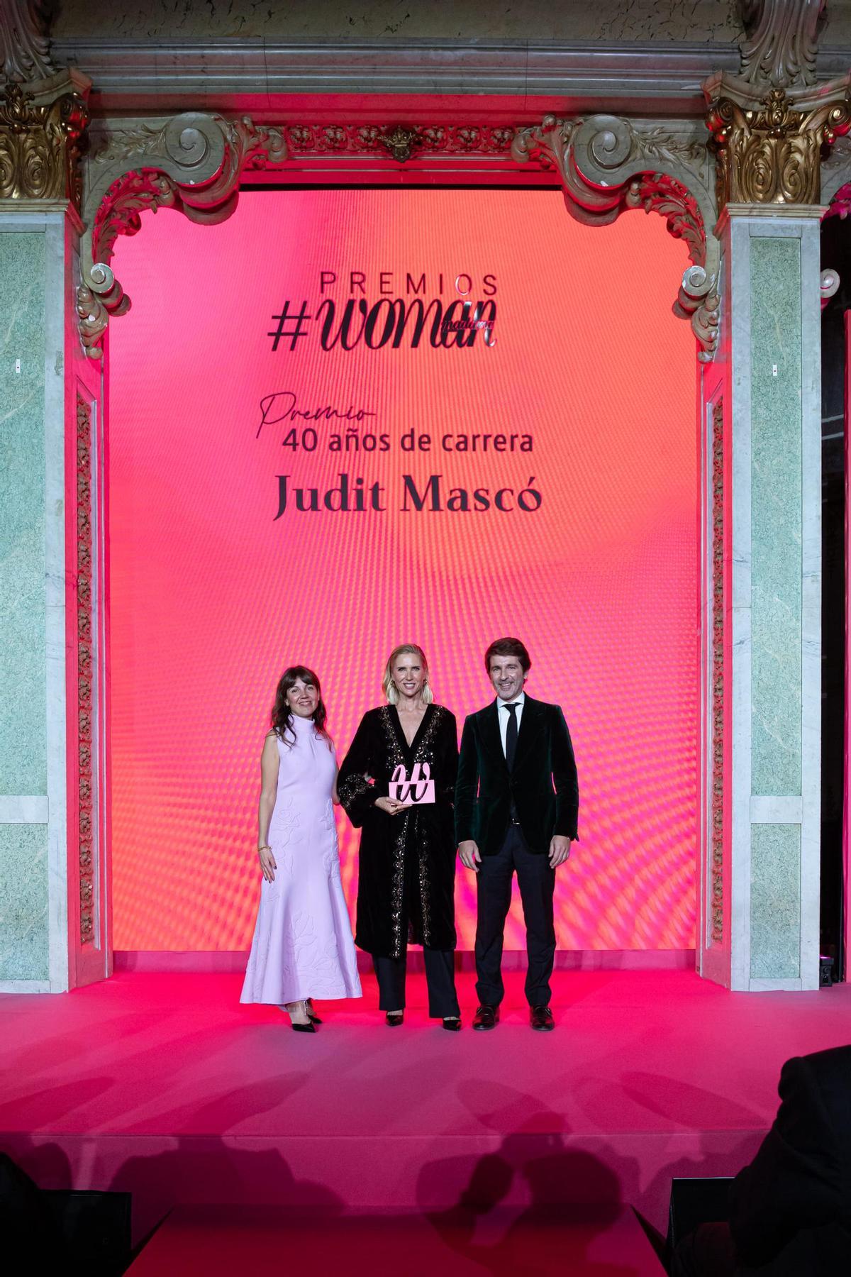 La directora de Woman, Mayka Sánchez, la modelo Judit Mascó y el director general de Prensa Ibérica, Sergi Guillot