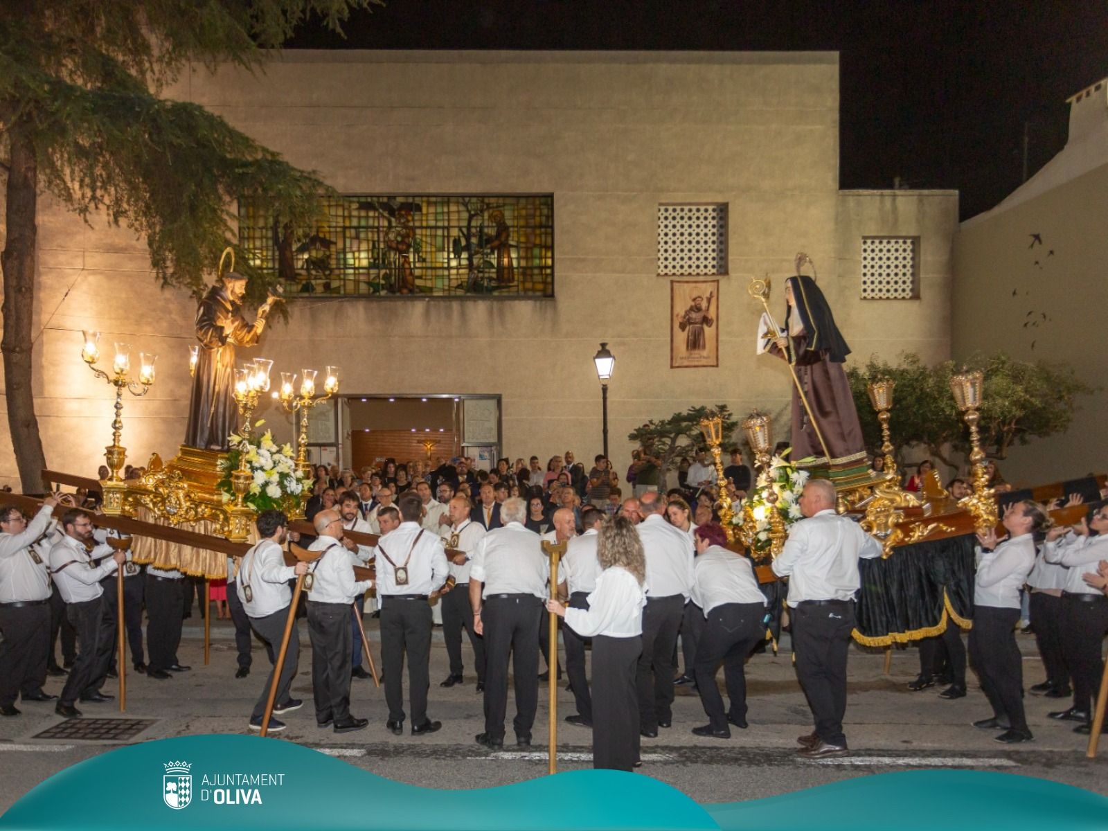 La lluvia respeta la procesión de Sant Francesc en Oliva