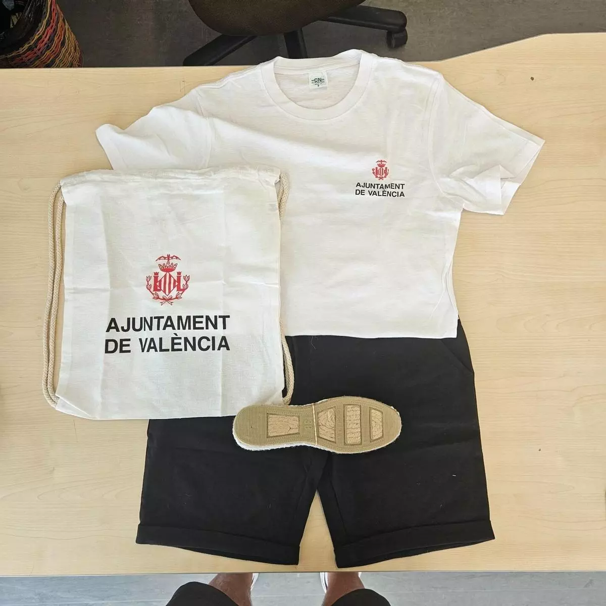 València repartirá camiseta, bermudas y alpargatas a las víctimas de hurtos en la playa