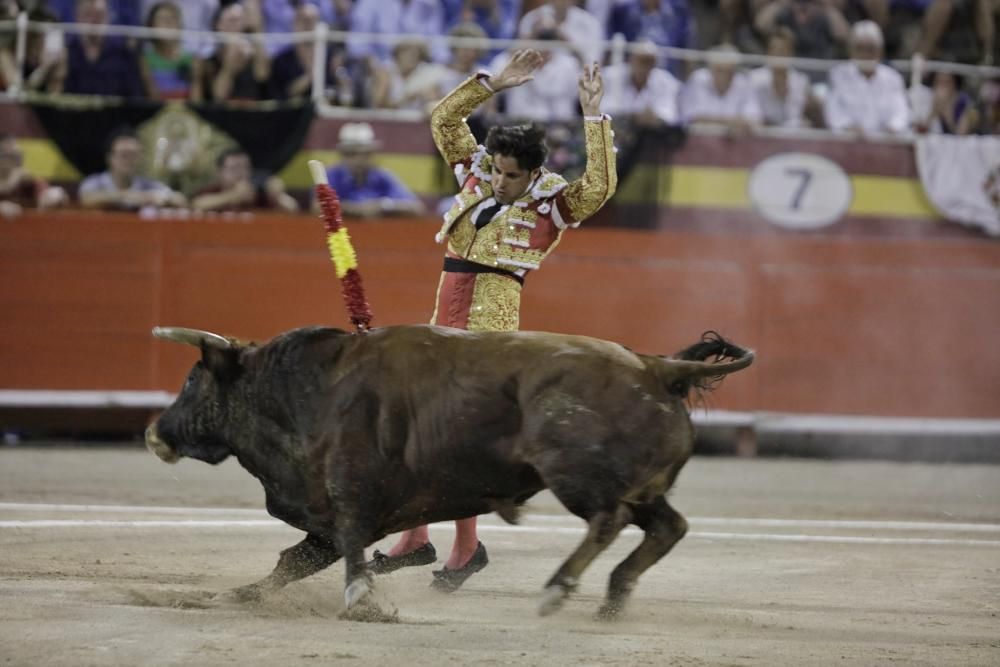 Die Schwester von König Felipe VI. besuchte mit Froilán und Victoria Federica am Donnerstag (3.8.) eine "corrida de toros".