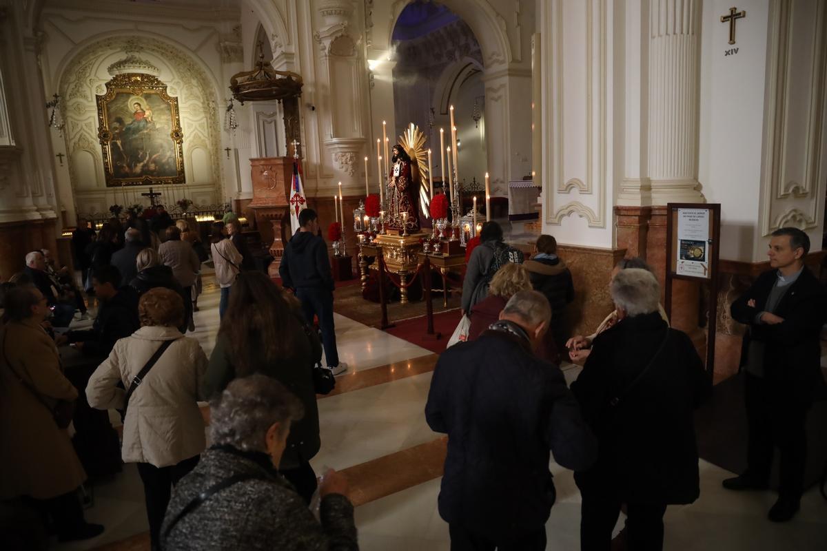 Colas en Santiago por la devoción por el Cristo de Medinaceli