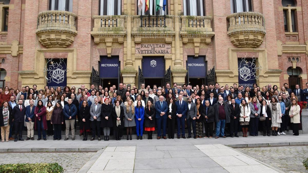 Foto de familia de la toma de posesión en el Rectorado.