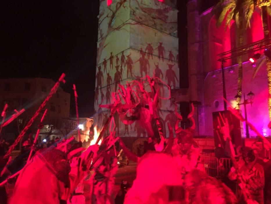 Sant Antoni 2018: Muro disfruta con el baile de ‘dimonis’ y el correfoc