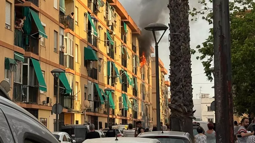 Originado un incendio en la calle Campamento de Paterna