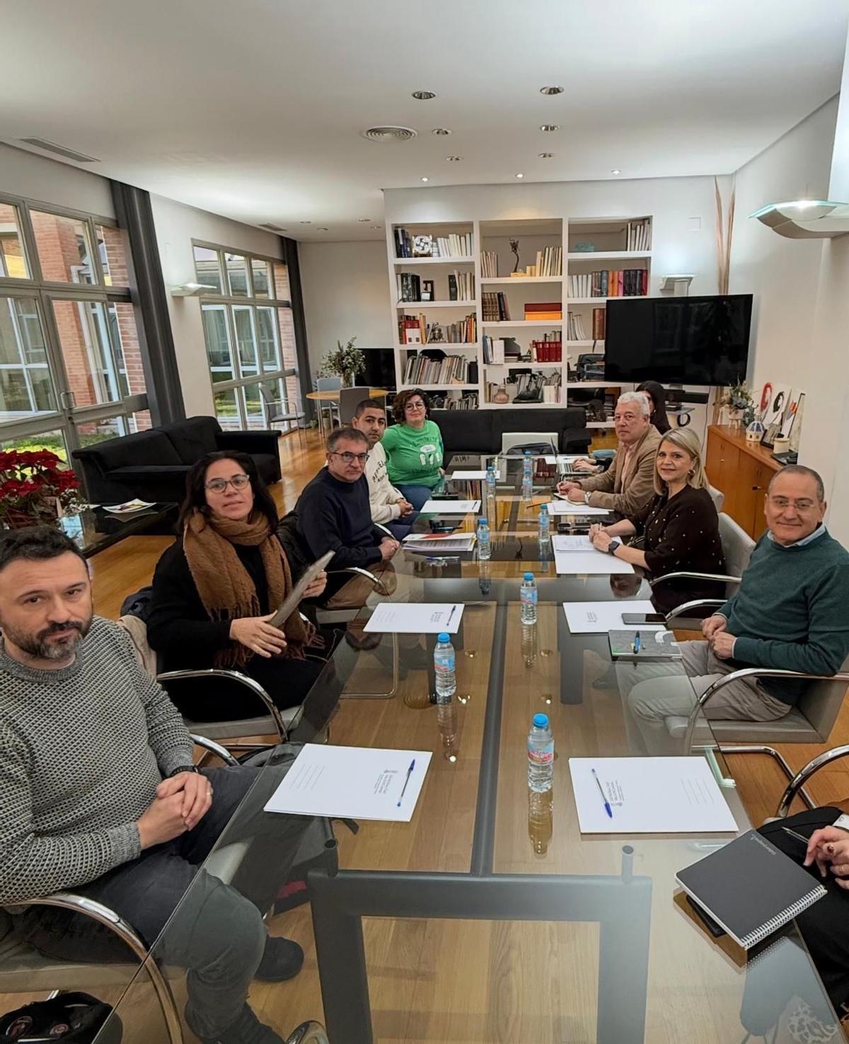 La consellera Carmen Ortí se reúne con representantes del sindicato Stepv.