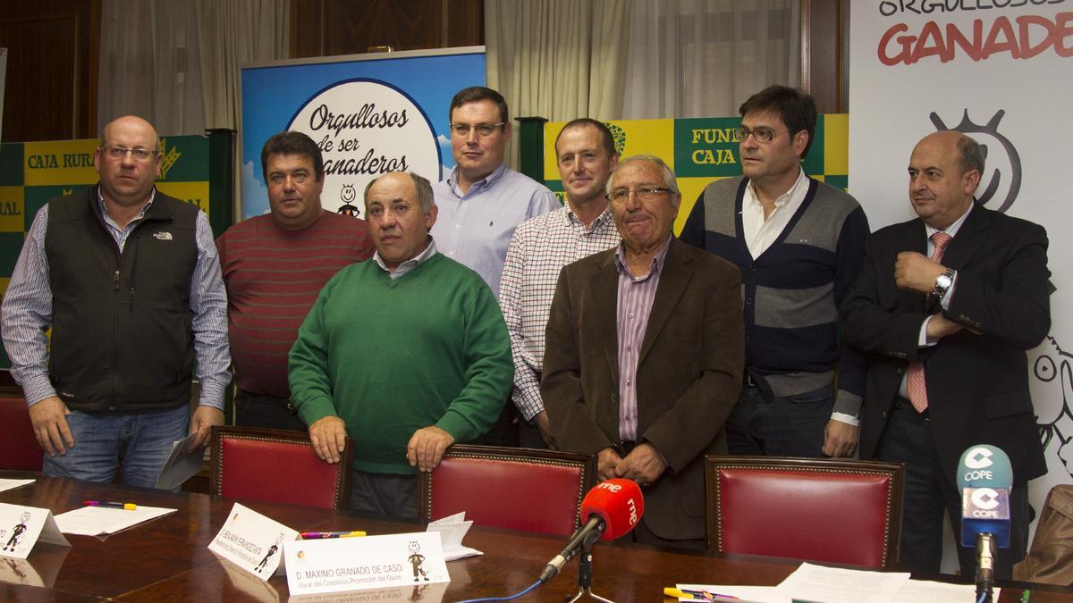 Representanets del Consorcio de Promoción del Ovino durante un acto en Caja Rural