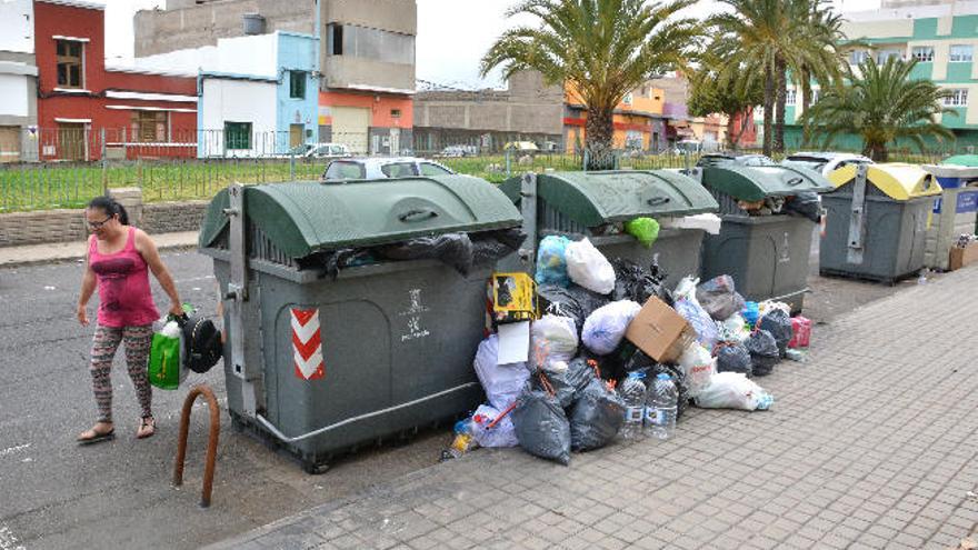 Las calles de Telde acumulan toneladas de basura tras cuatro días de paro