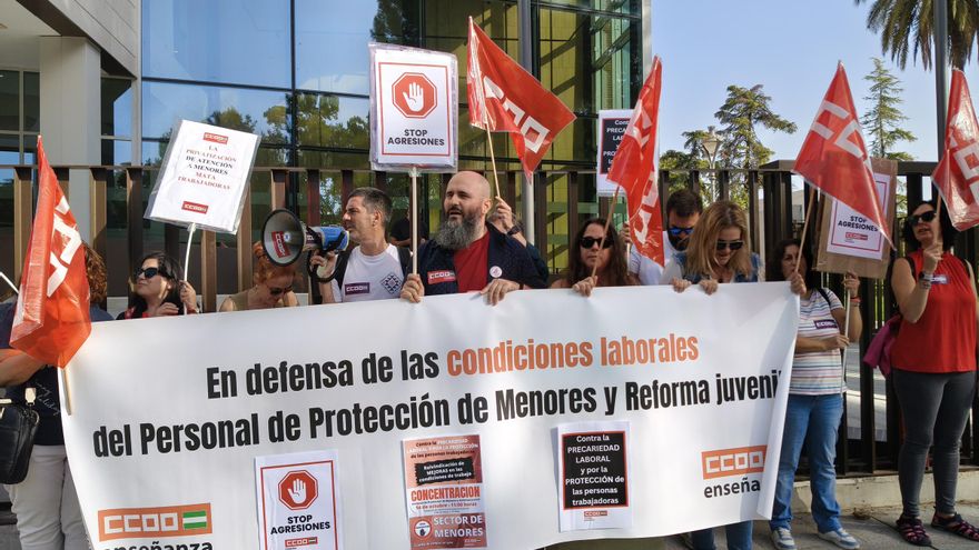 CCOO se concentra para exigir medidas contra las agresiones al personal de los centros de protección de menores