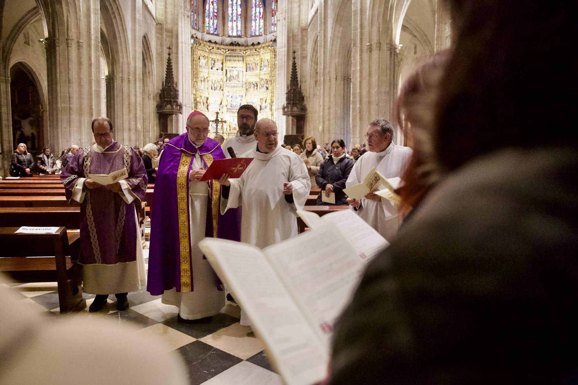 En imágenes: Rito de admisión al catecumenado de adultos en la catedral de Oviedo