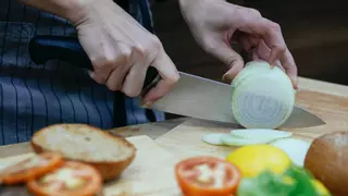 El truco definitivo para cortar cebolla sin llorar