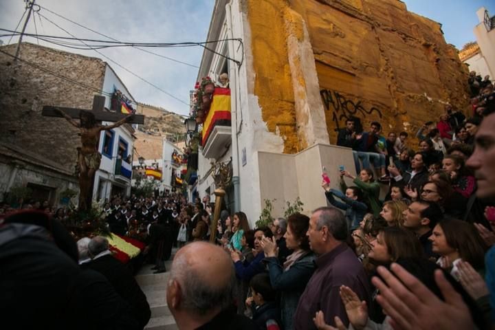 Alicante se vuelca con la procesión de Santa Cruz