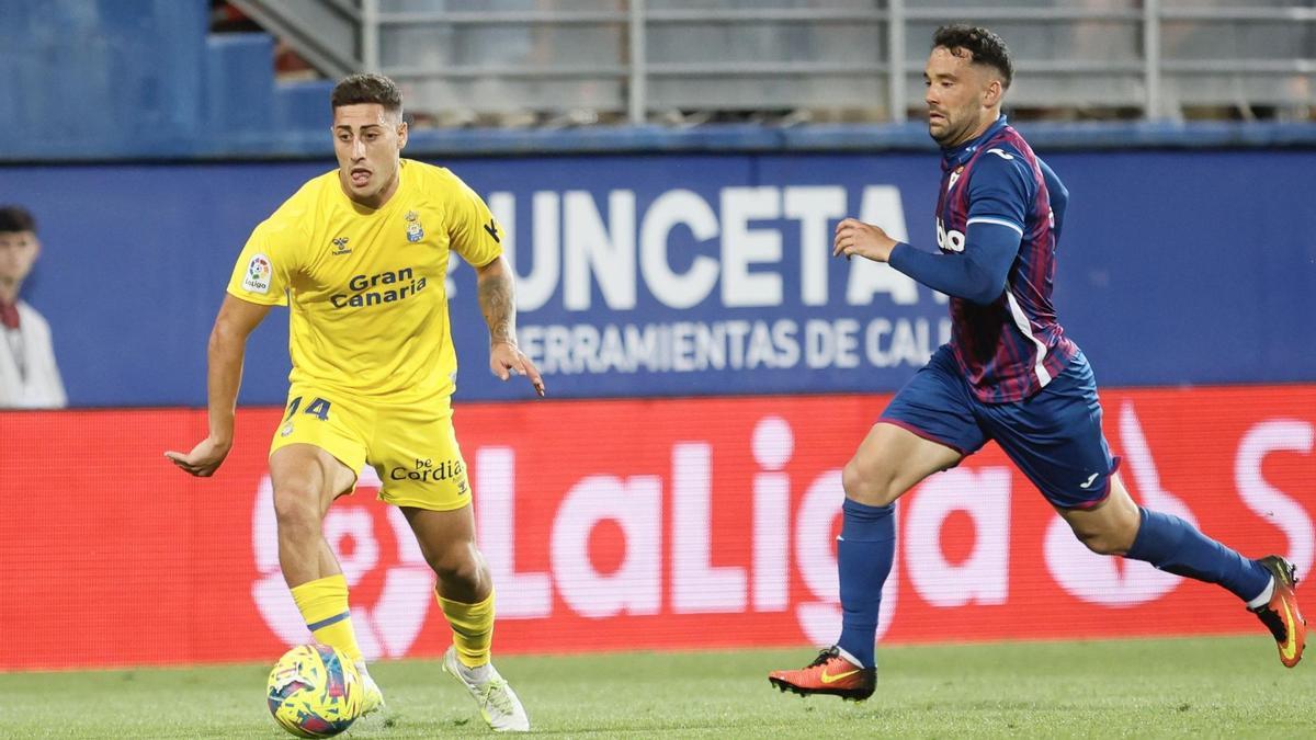 Álvaro Lemos durante un lance del encuentro