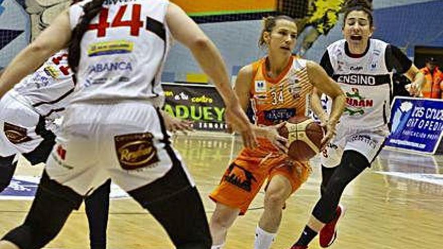 Iva Brkic debutó con el equipo naranja ayer en el Angel Nieto.