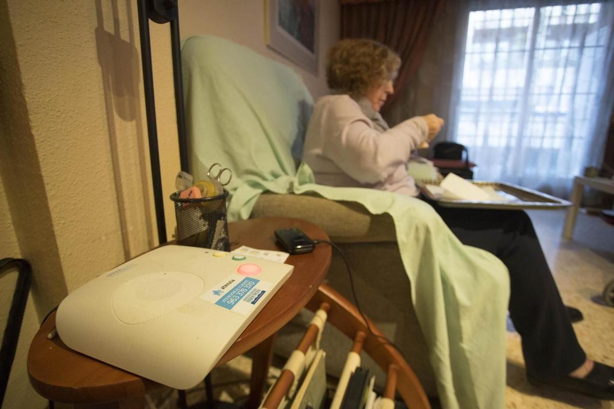 Sis de cada 10 dependents reben prestacions per ser atesos a casa seva