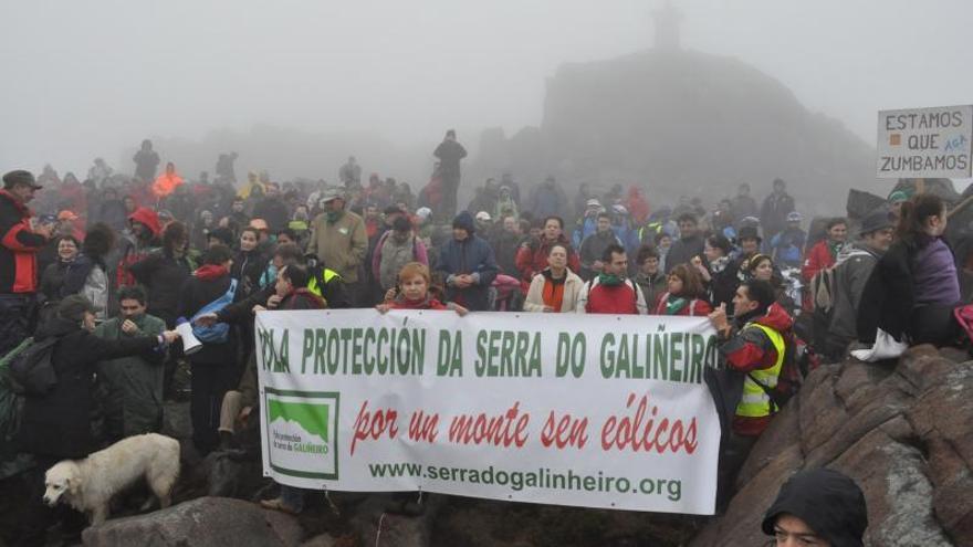Vecinos, asociaciones ecologistas y concellos ganan la batalla contra el parque eólico de Serra do Galiñeiro