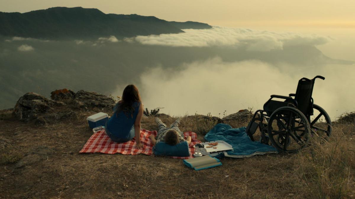 Candela Peña, en el mirador de Jinama, en la serie 'Hierro'