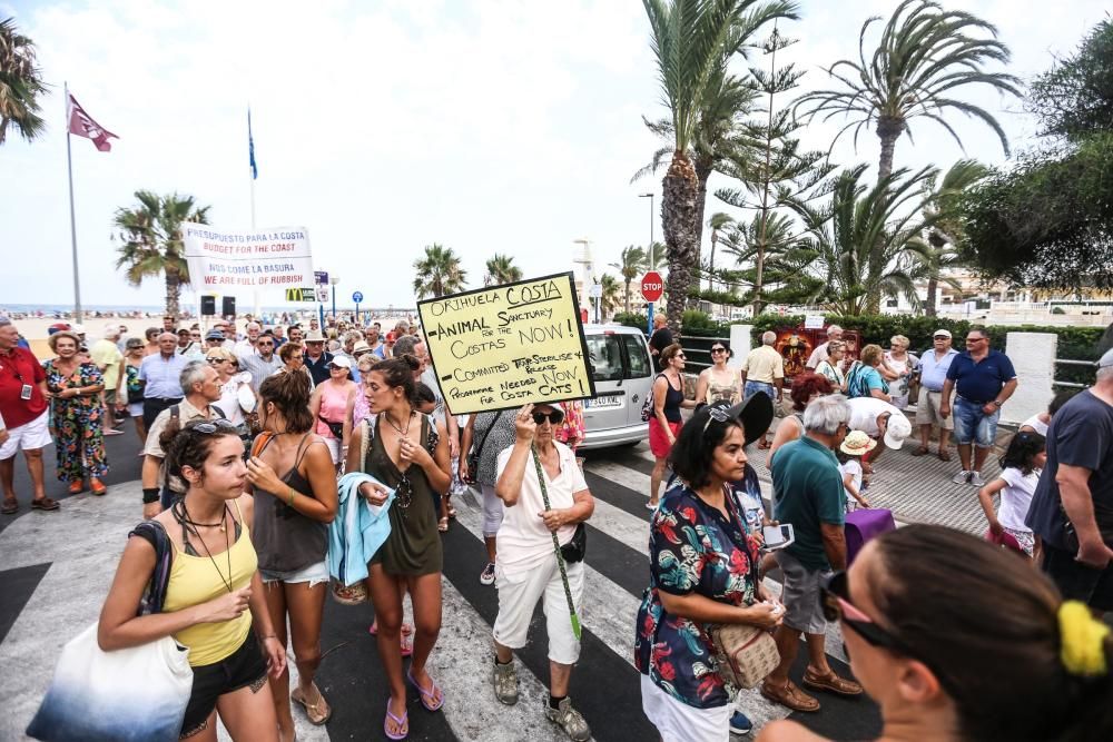 Manifestación en Orihuela Costa por su abandono