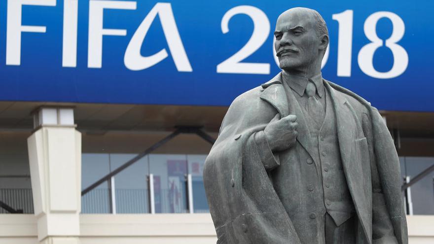 El monumento a Lenin frente al estadio Luzhniki en Moscú.