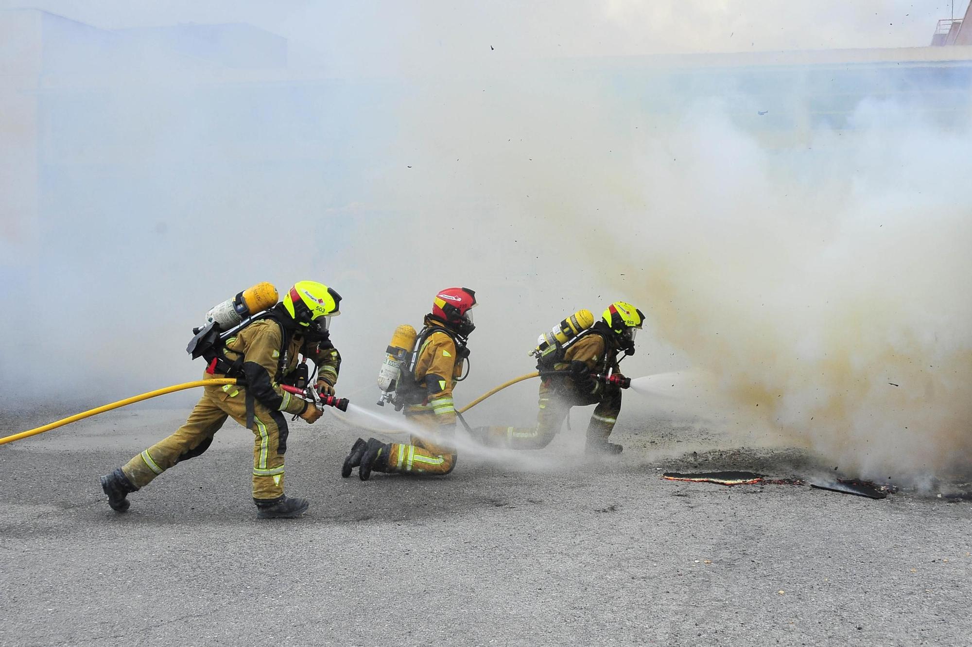 Rescates de altura para mostrar la labor esencial de los bomberos en Elche