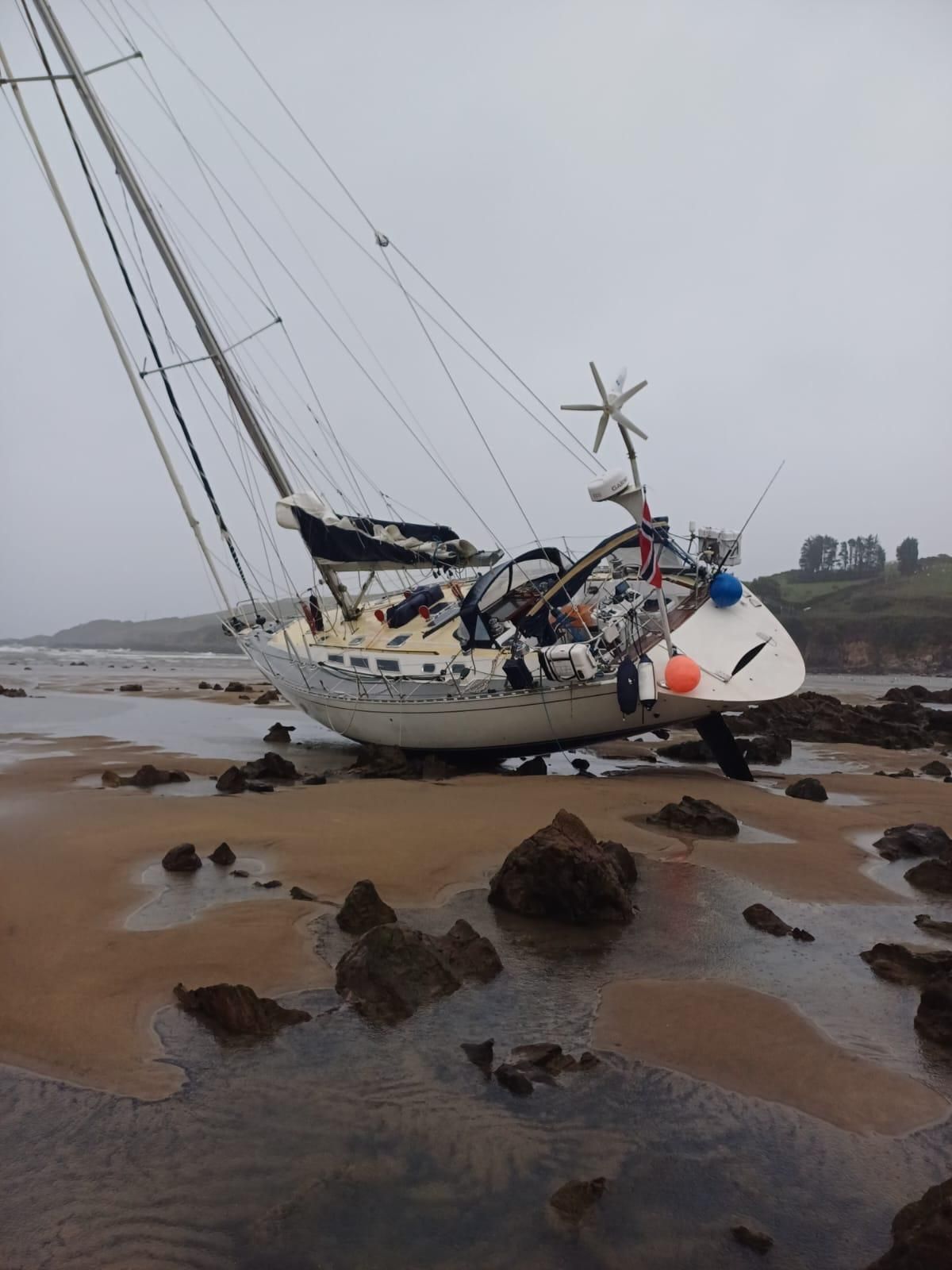 VELERO VARADO (2).jpeg