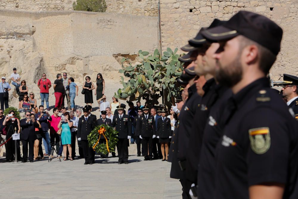 Un momento del acto de la Policía en el Castillo de Santa Bárbara.