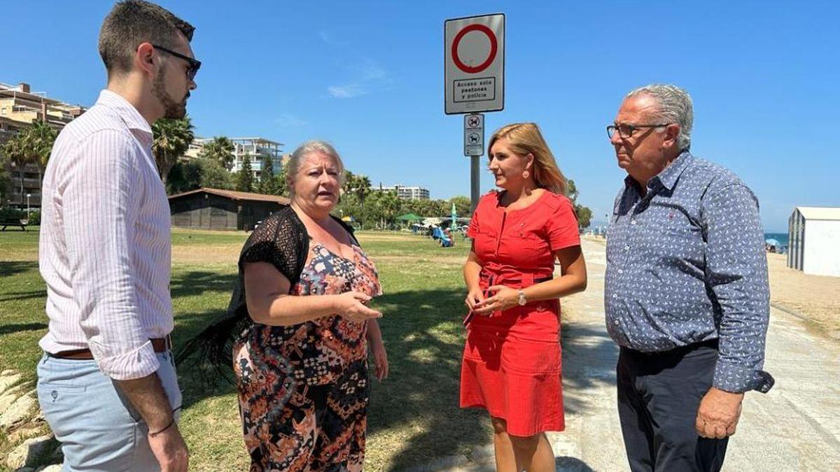 Pradas se reunió con la alcaldesa, Araceli de Moya, y los concejales Rafael Albert, Isabel Moya y David Juárez.