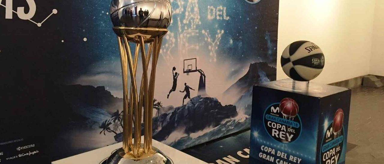 El trofeo de la Copa del Rey de la edición 2018, expuesto en Gran Canaria.
