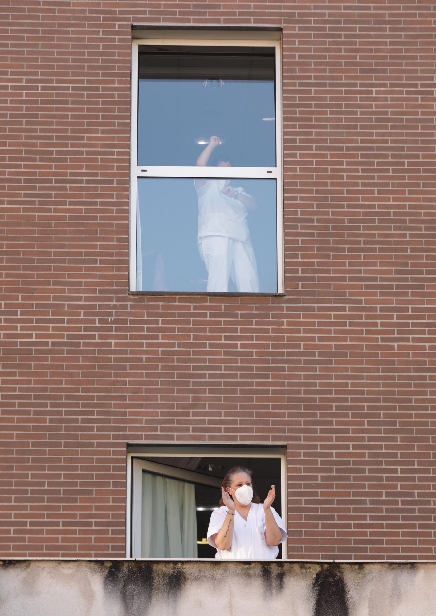 En imágenes: Protesta de los usuarios de la residencia Aurora Álvarez de Gijón por el recorte de plantilla