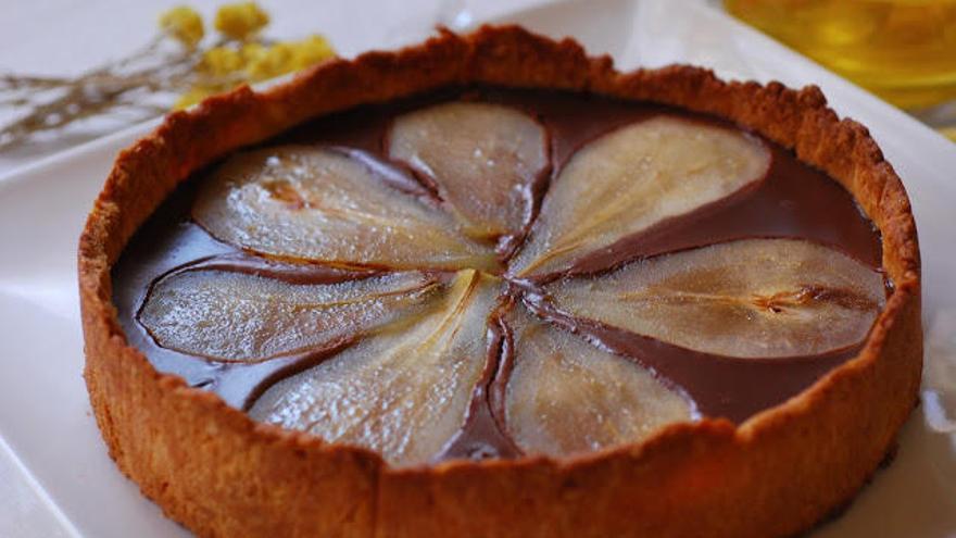 Tarta de chocolate y peras