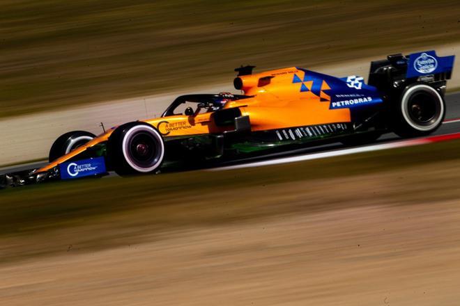 El piloto español de McLaren, Carlos Sáinz, durante la primera jornada de los entrenamientos oficiales de pretemporada de Formula Uno que se celebran en el Circuito de Barcelona-Catalunya