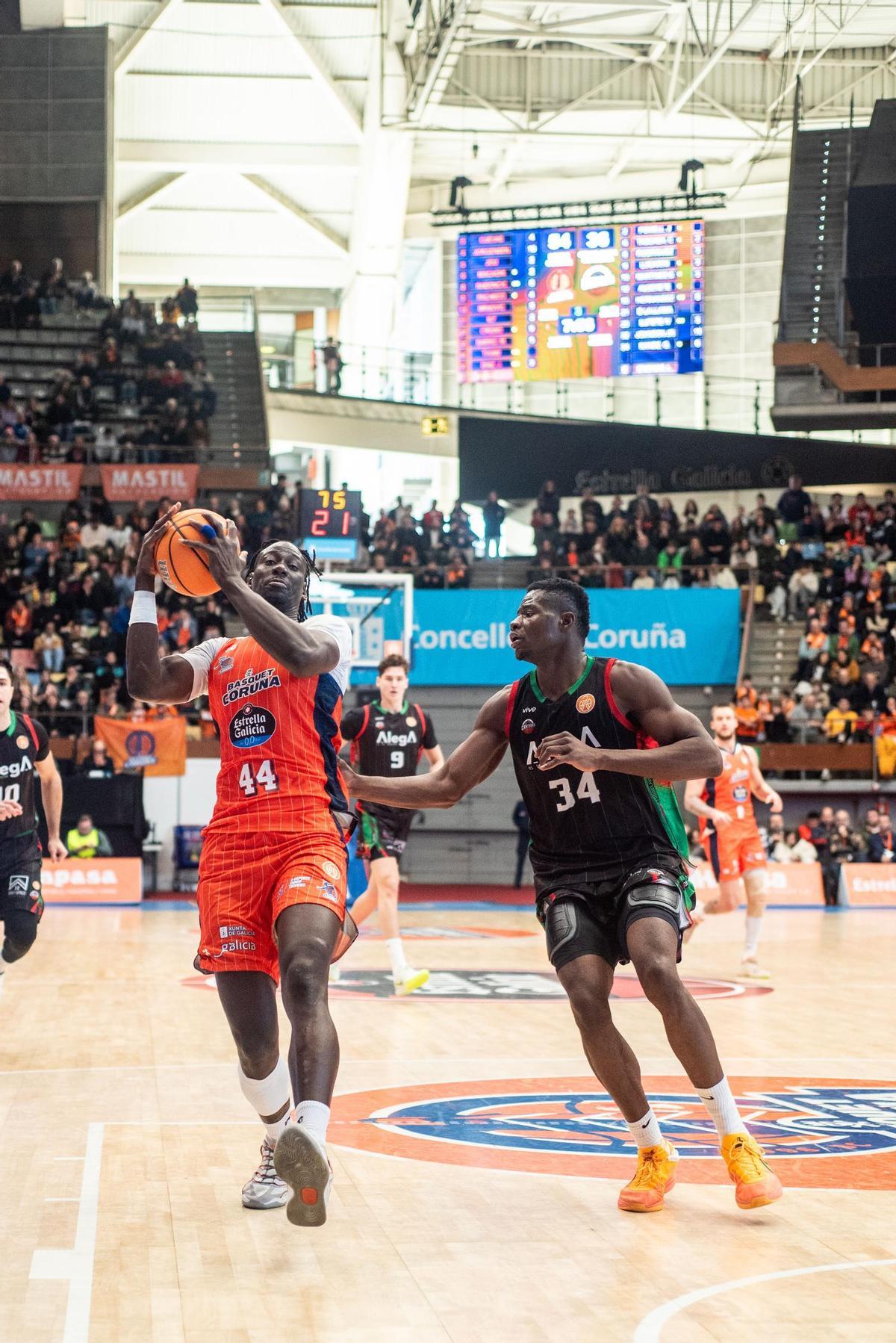 El Leyma arrolla al Cantabria (102 - 67)