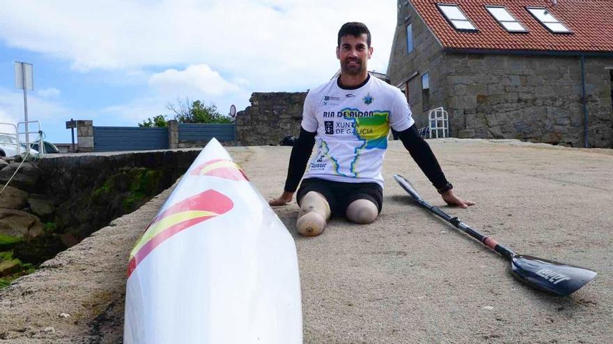 Javier Piñeiro, el vecino de Aldán que perdió las piernas en un accidente en alta mar en 2023, llega a la élite del deporte en paracanoe