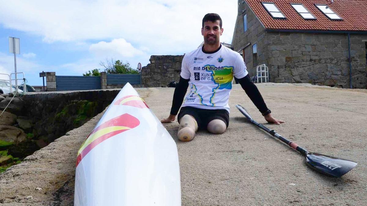 Javier Piñeiro, el vecino de Aldán que perdió las piernas en un accidente en alta mar en 2023, llega a la élite del deporte en paracanoe