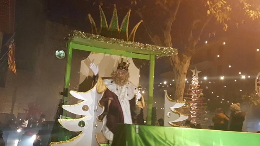 Los Reyes Magos reparten regalos e ilusión en la Part Forana