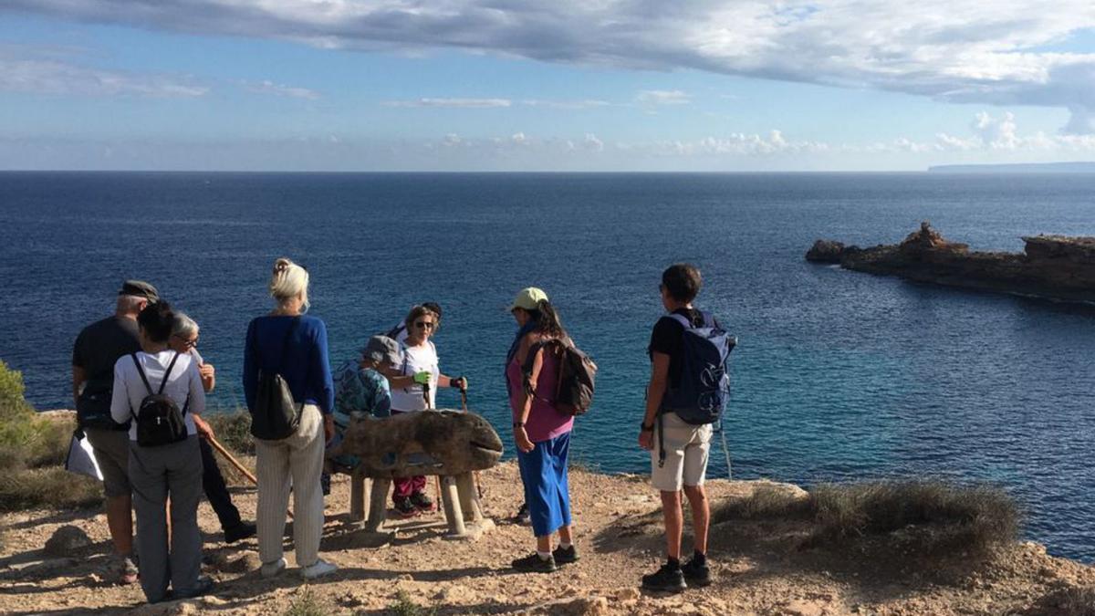 Dos caminatas en Cala Llonga a beneficio de IFCC | IFCC